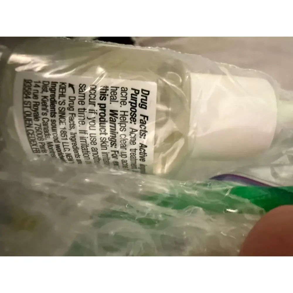 NEW Kiehl's Truly Targeted Acne-Clearing Pimple Patch with 2%